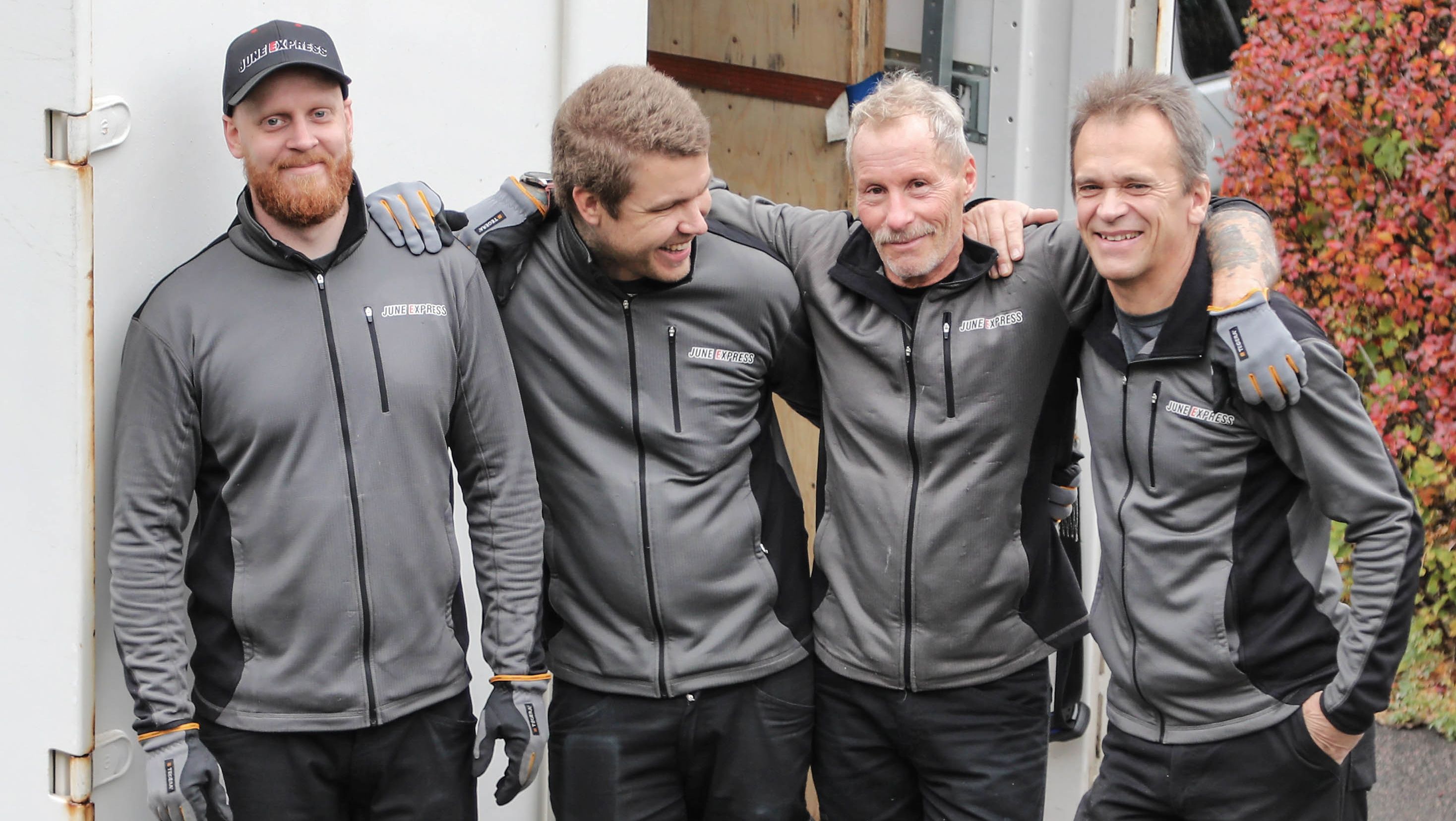 Flyttpersonal står vi en fylld lastbil