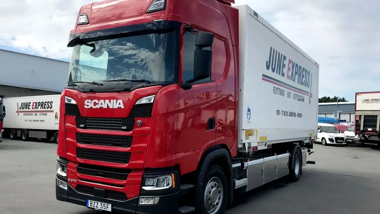 Lastbil som saknar chaufför hos June Express där det finns lediga jobba